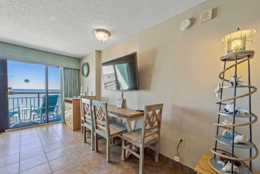 Impeccable Oceanfront Suite, Top Floor! L1543 - B&B