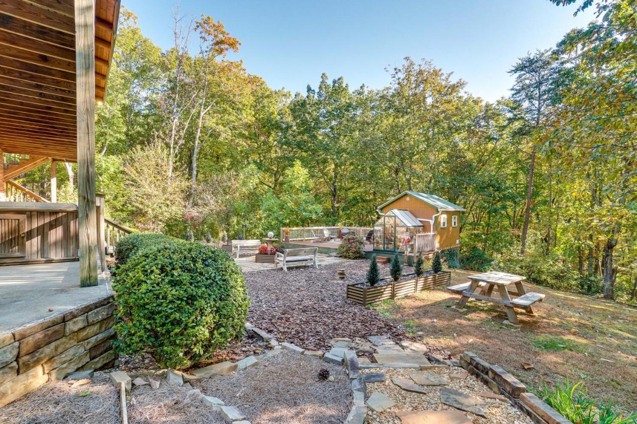 Family Getaway: Georgia Cabin w/ Outdoor Hot Tub - Chambres d'hôtes Clermont