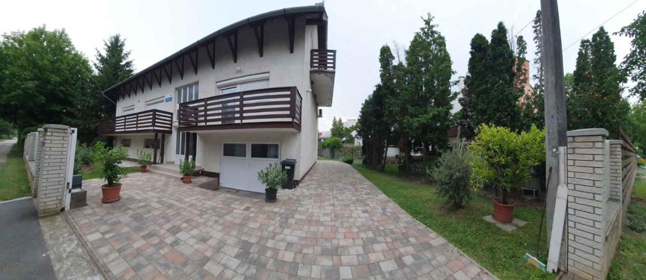 Apartments in Zamardi - Balaton 52987 - Chambres d'hôtes Zamárdi
