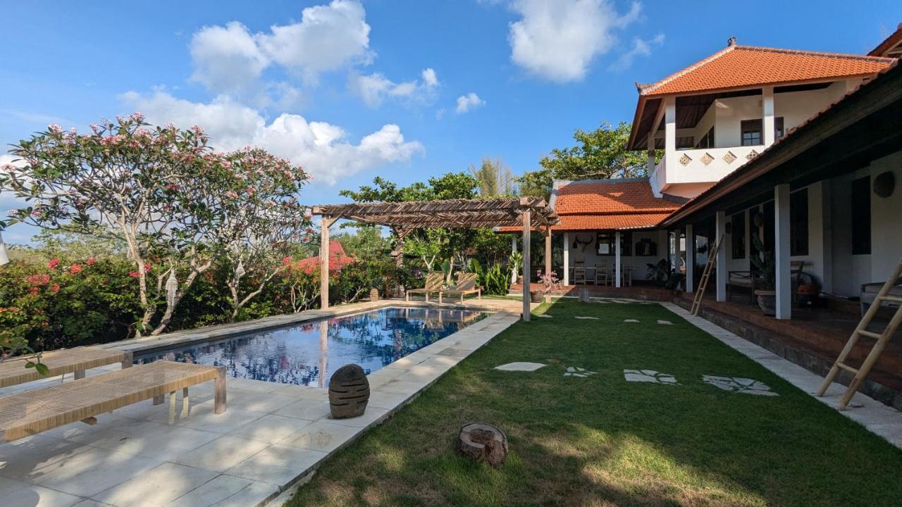 Villa Uluwatu Surf Ranch - B&B