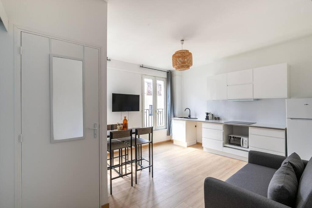 Appartement neuf Familial à Clichy pour 4 - B&B