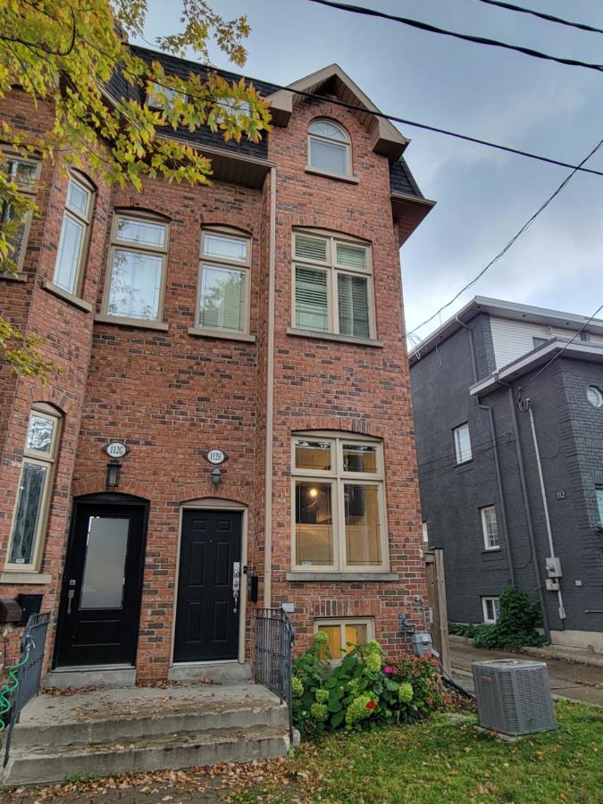 Cozy 3BR Retreat with Dedicated Work table and Parking - B&B Toronto