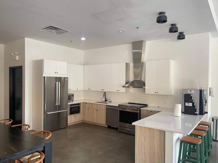 Private Rooms with Share Livingroom and Kitchen in Pilsen - B&B