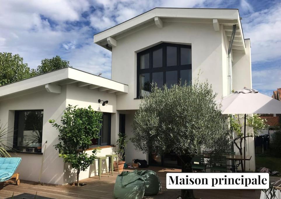 Maison d'architecte avec piscine - B&B