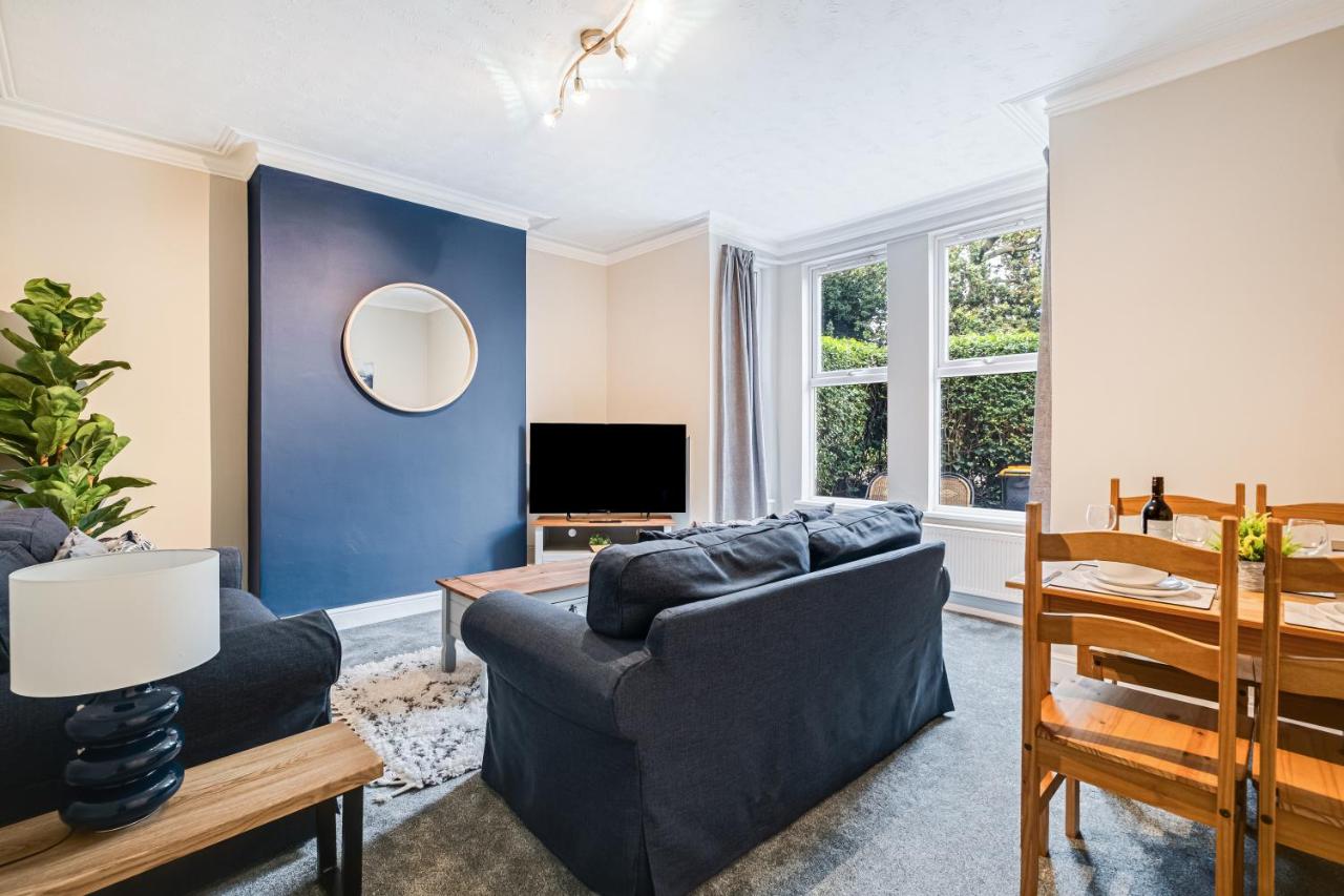 Spacious 3 Bedroom House Sleeps 6 With WiFi - B&B Bedford