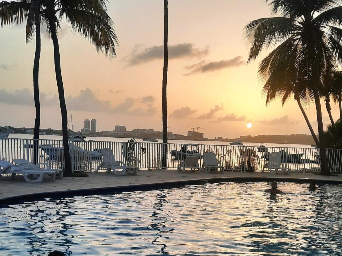 Superbe 2 chambres avec piscine - Bed and Breakfast Baie Nettle