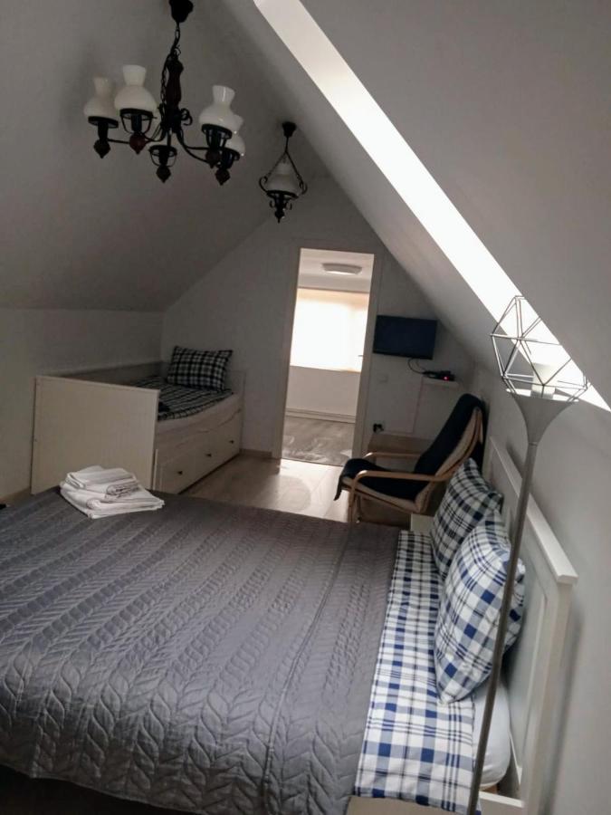 Habitación con cama grande