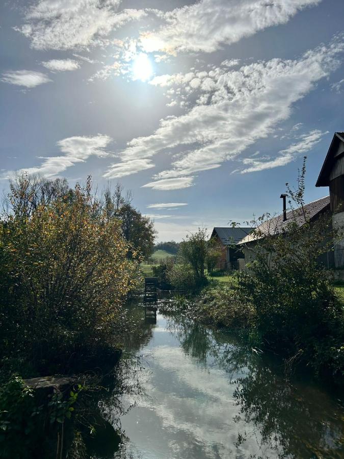 Seosko Imanje Na Obali Rijeke - B&B