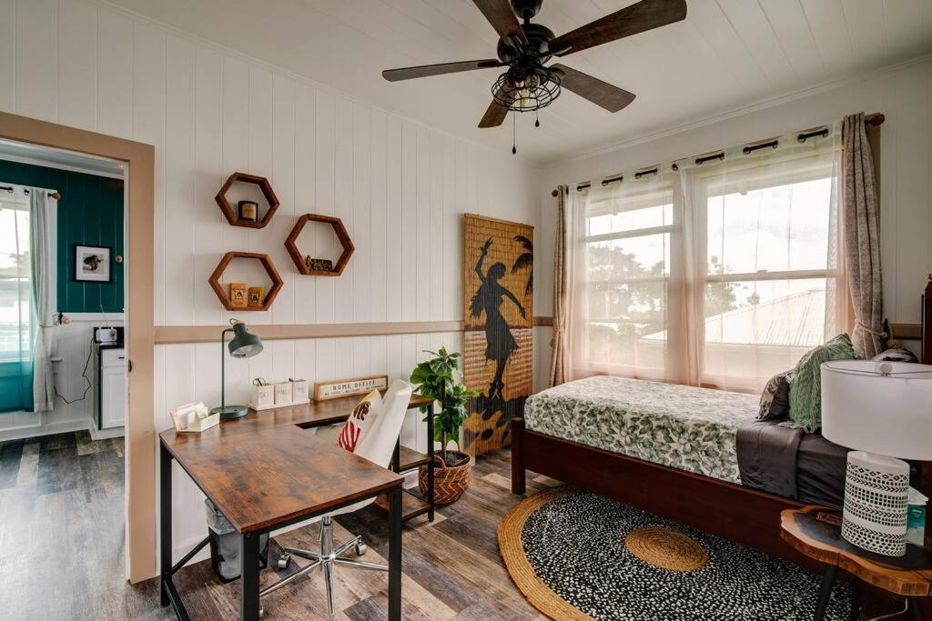 NEW - Hula House wAC- 3BR- Hilo Town - B&B