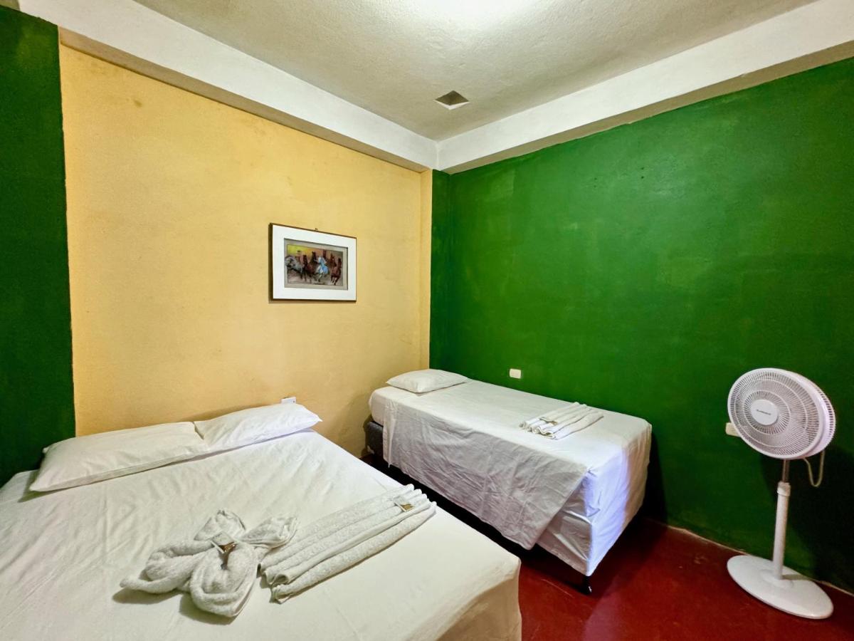 Camera Doppia con Letti Singoli con Bagno Privato