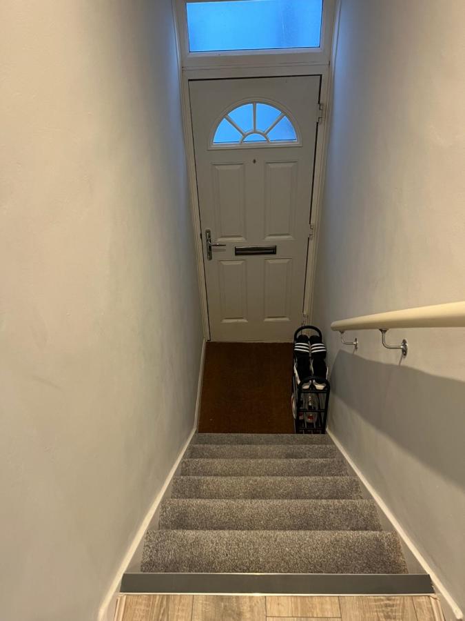 Comfortable 2 bedroom, 1 bathroom, West London flat - Ferienwohnung
