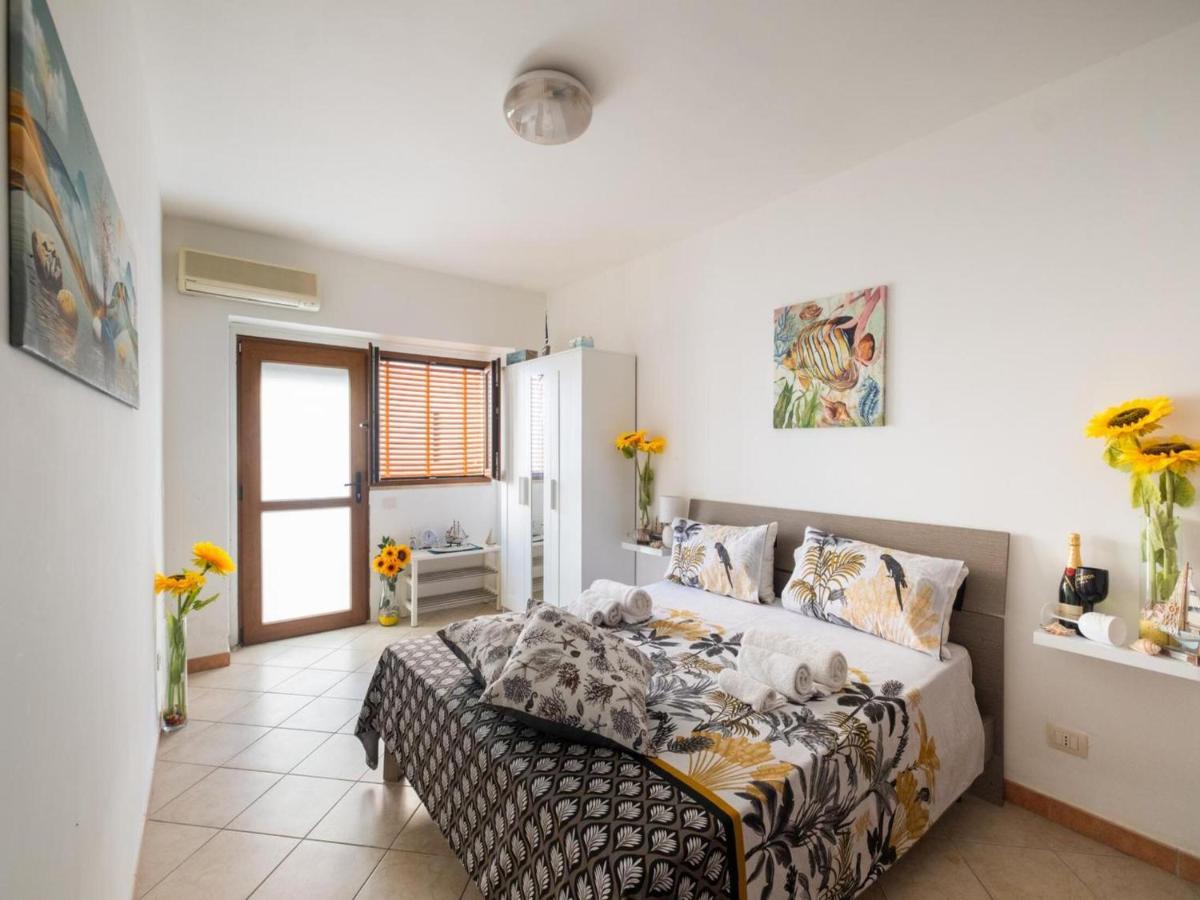 Sul Mare Luxury House San Foca with Air Conditioning and Wi-Fi - Chambres d'hôtes San Foca