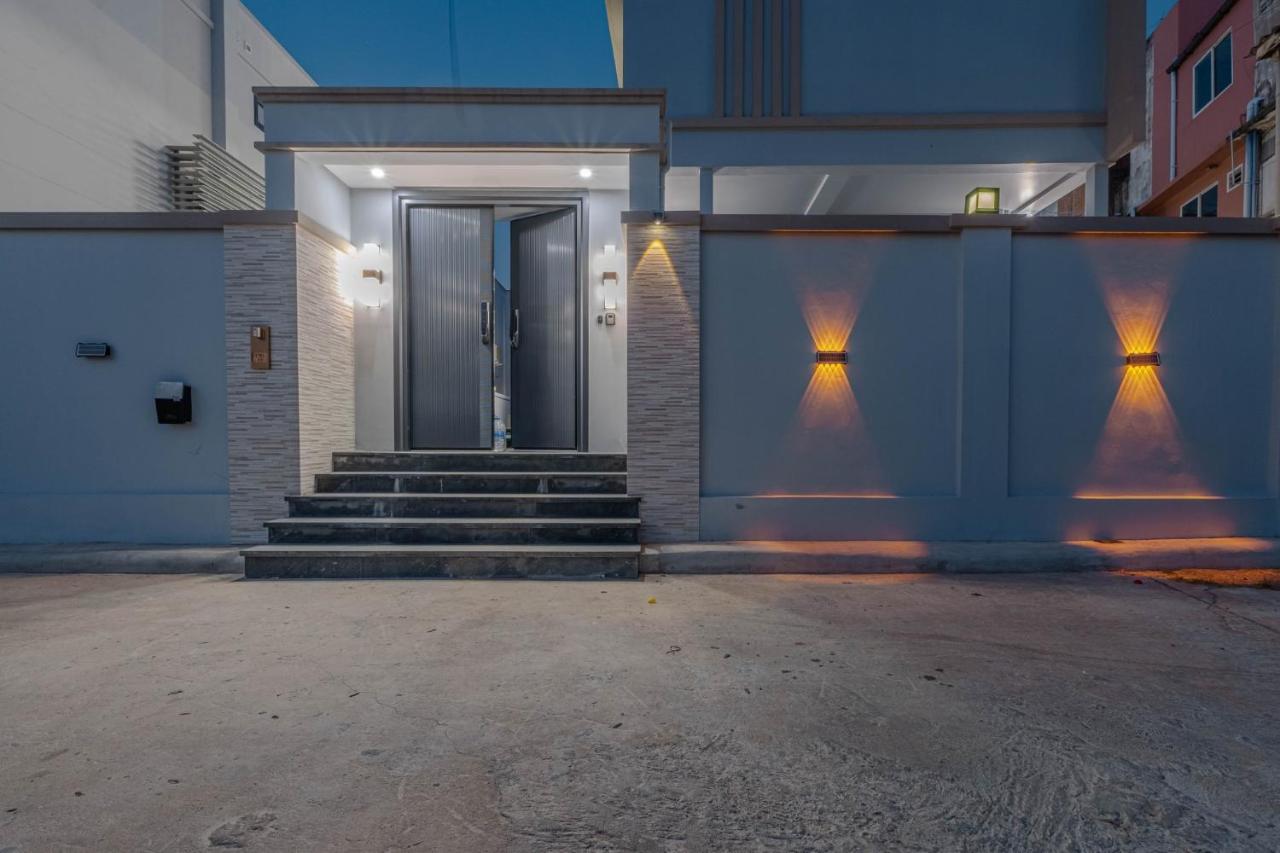 T M L-Jomtien Beach 4 bedrooms - independent swimming pool and KTV - B&B