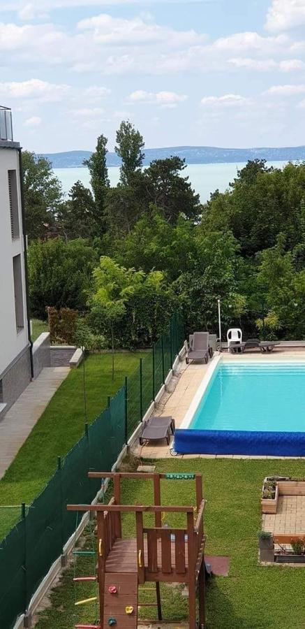 Violavilla Apartman Siófok - Bed and Breakfast