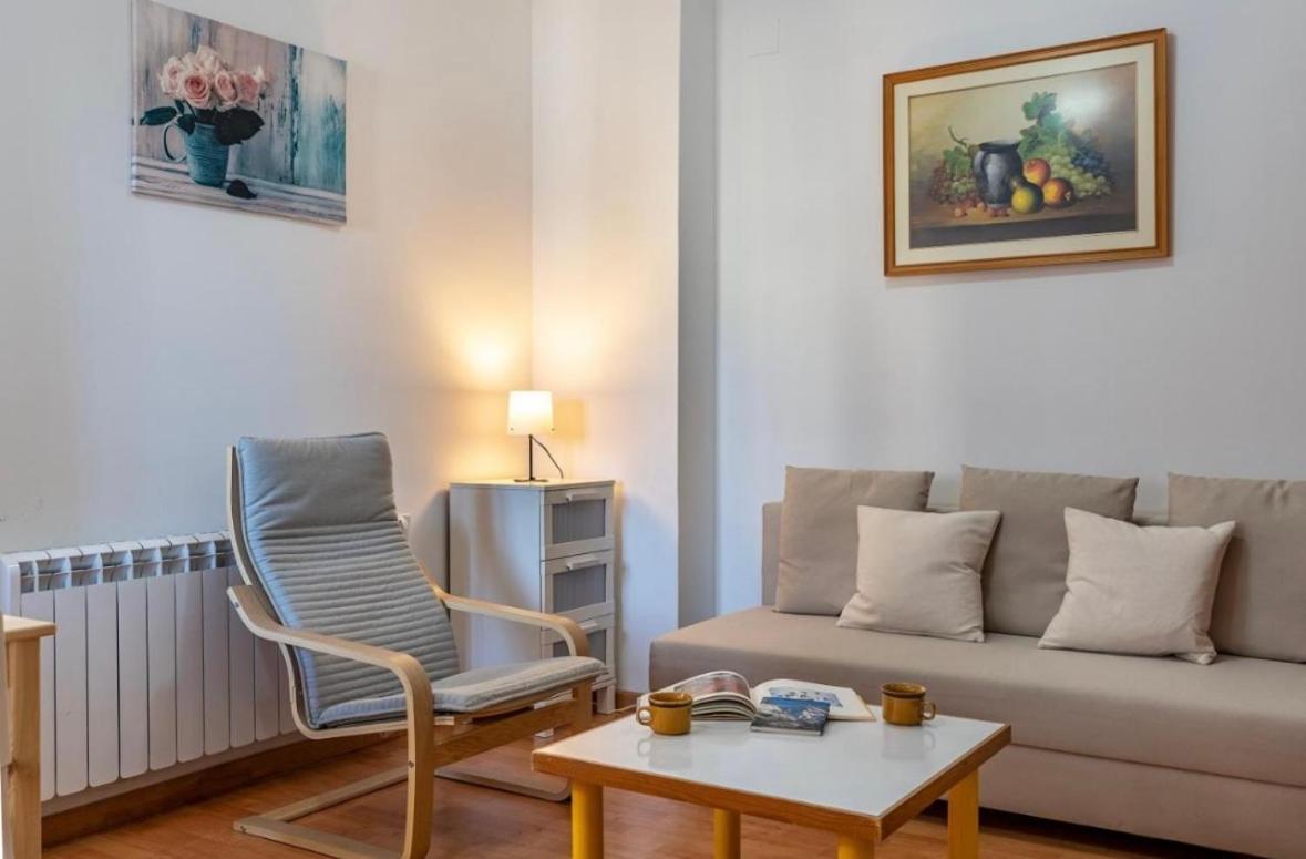 EDIF SERRANEU Estudio 4 Pax con Wifi y Parking gratis - B&B