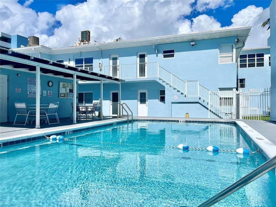 1 BDR 60 Seconds from the Sand, Hollywood Broadwalk - Ferienwohnung