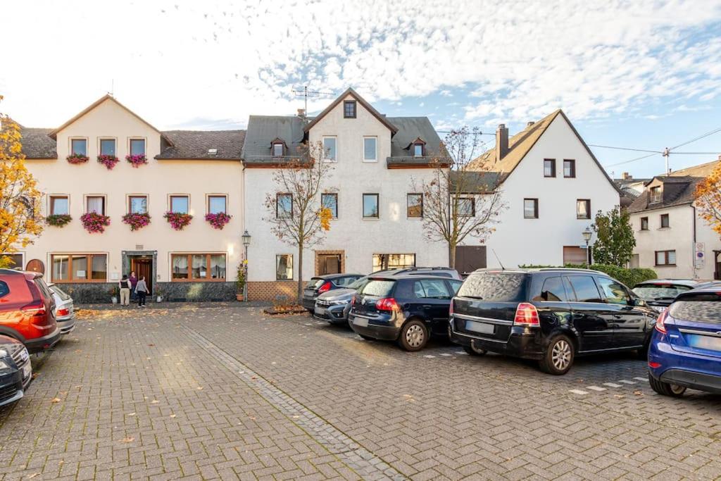 Townhaus-Rhens 8 Schlafzimmer, Sauna, Weinkeller, Fotostudio, Hunde willkommen - Bed and Breakfast