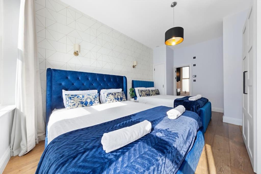 Prime Central London Stay, modern Apartments with AC - B&B London