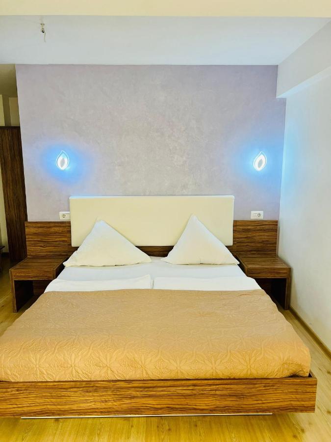 Pensiunea Central Podari - B&B Podari