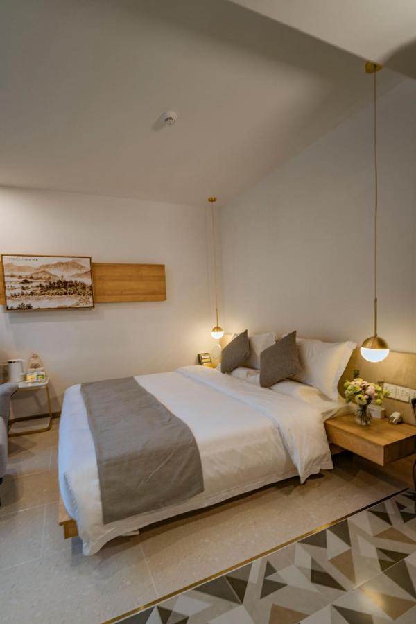 Chambre Lit King-Size - Côté Cour