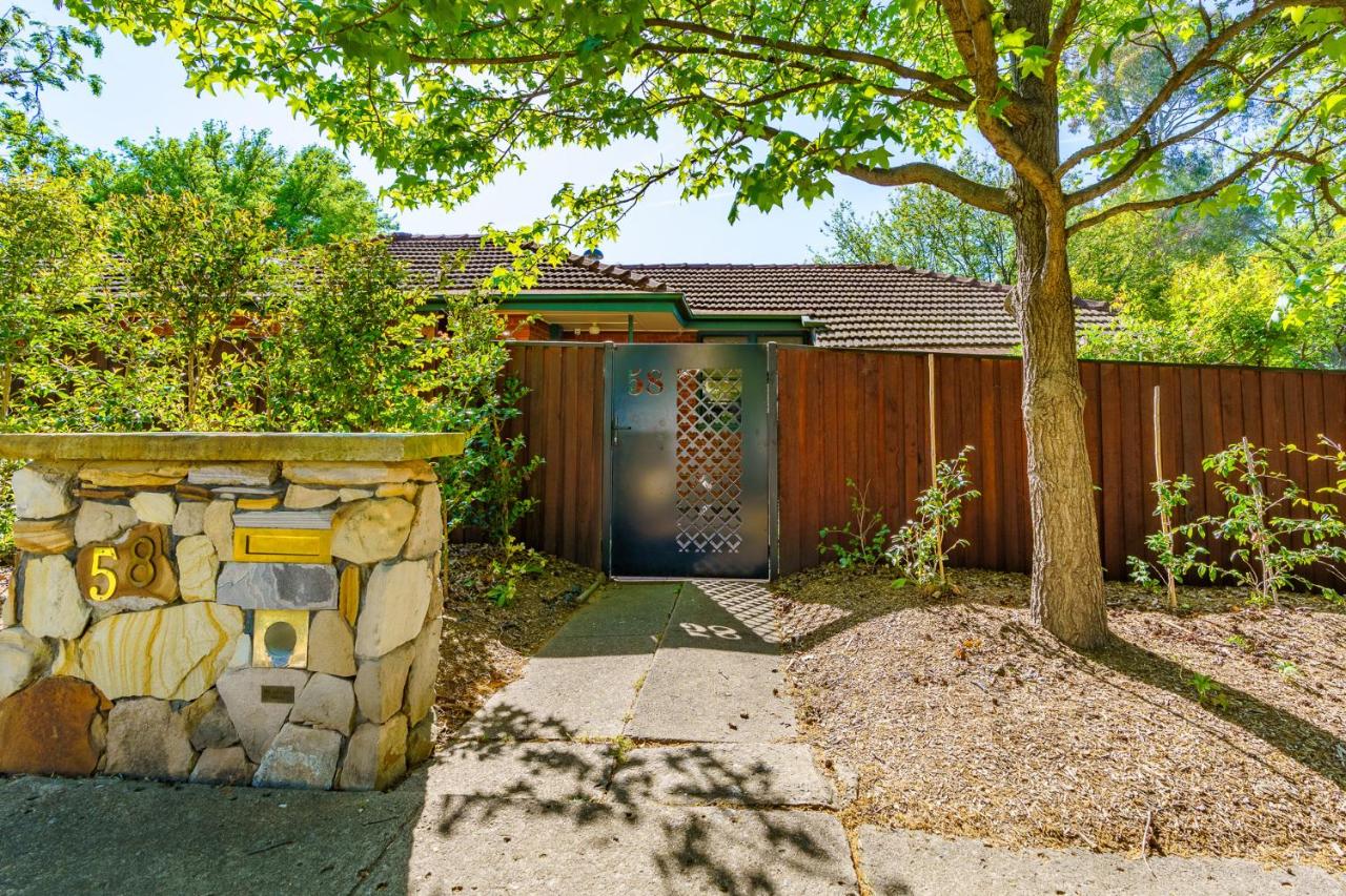 Charming 3BR Turner Home Near Canberra Centre - Hosted by Canstay - Bed and Breakfast