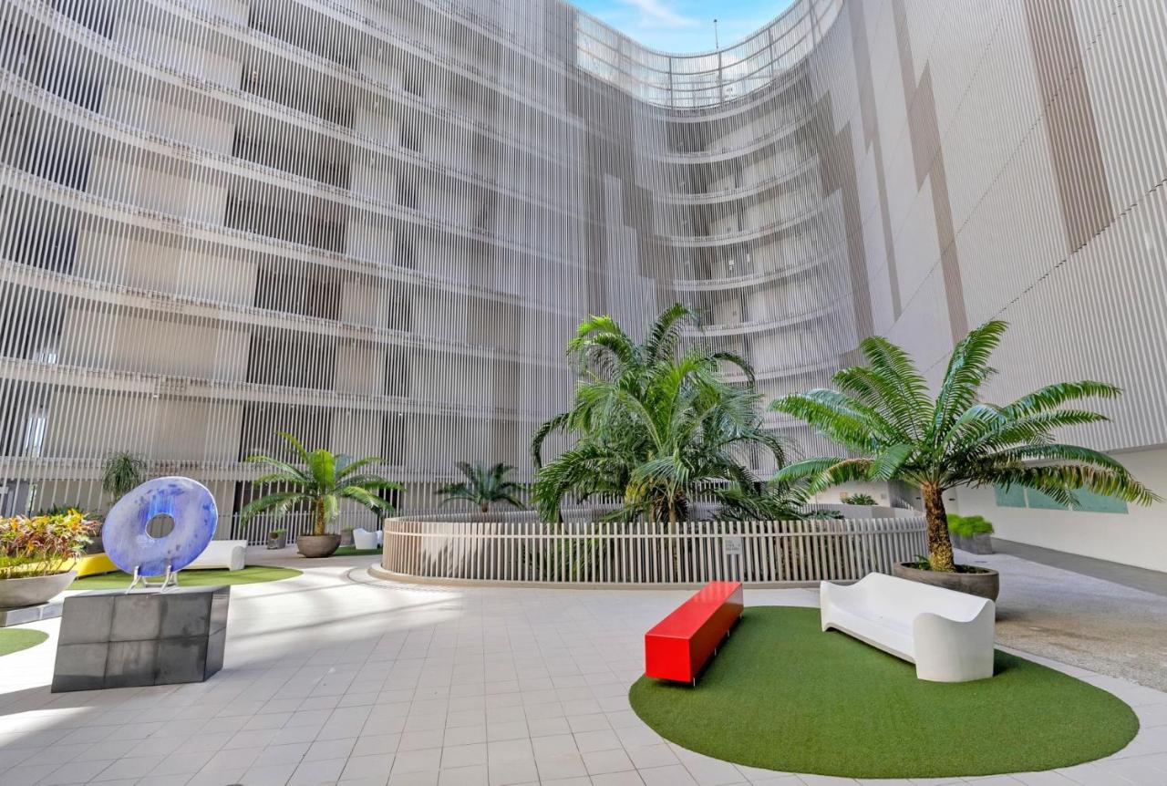 Belle Escapes 52 Harbour Lights with Ocean View - Bed and Breakfast