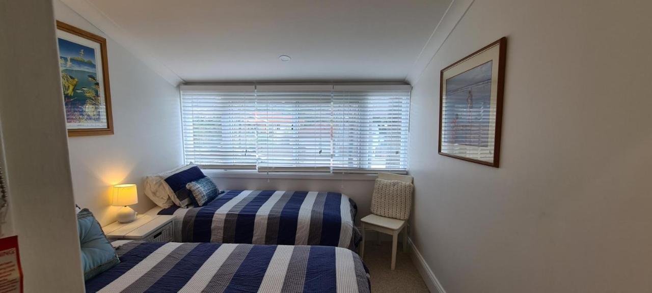 Beachfront Sunset View Apartment - The Coachhouse - B&B Narrabeen