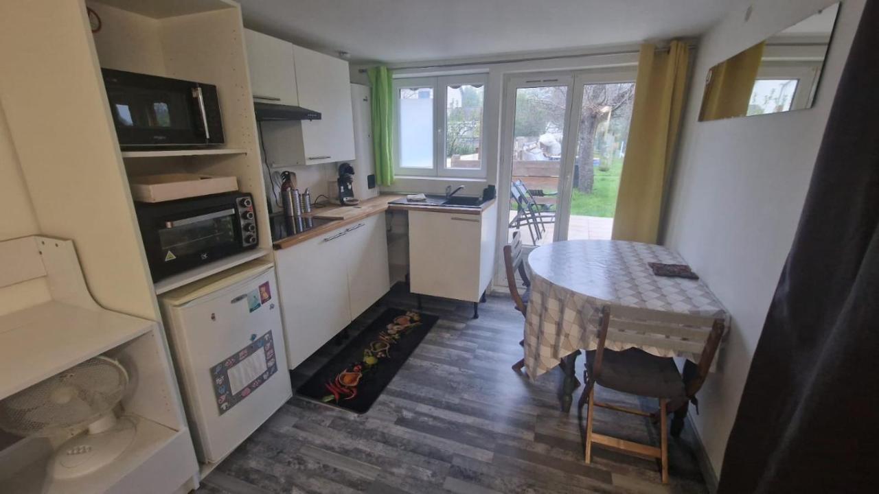Studio Marmotte, quartier marais, terrasse en rez de jardin, matelas confort - B&B Bourges