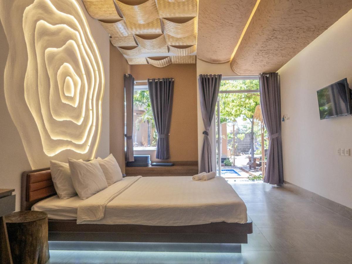 Zimmer mit Kingsize-Bett und Seeblick