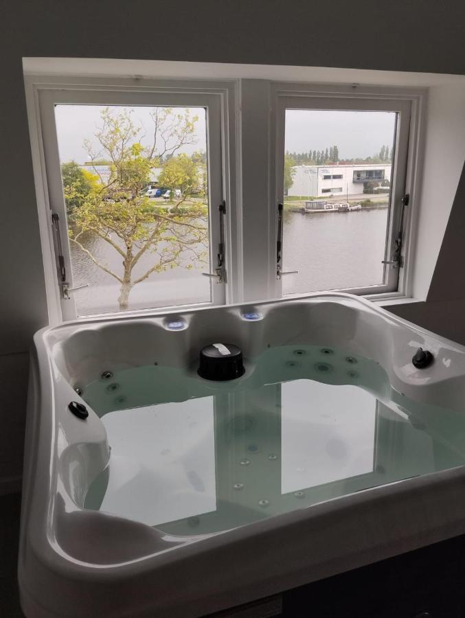 Zaanse schans & Amsterdam - B&B
