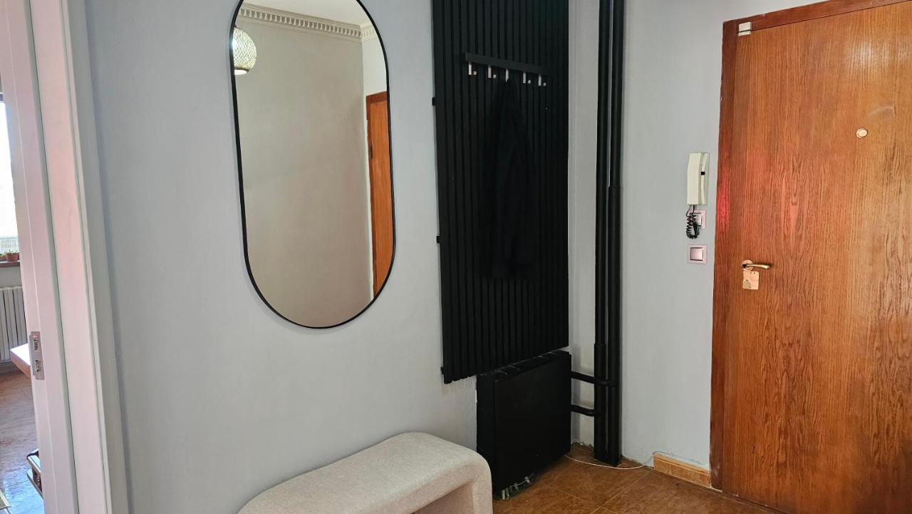 Business Park Retreat: 1BR with Mountain View - B&B Sofia