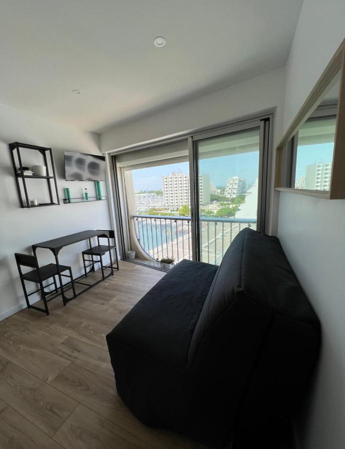Studio rénové en plein centre ville, sur le port, vue mer - B&B La Grande-Motte