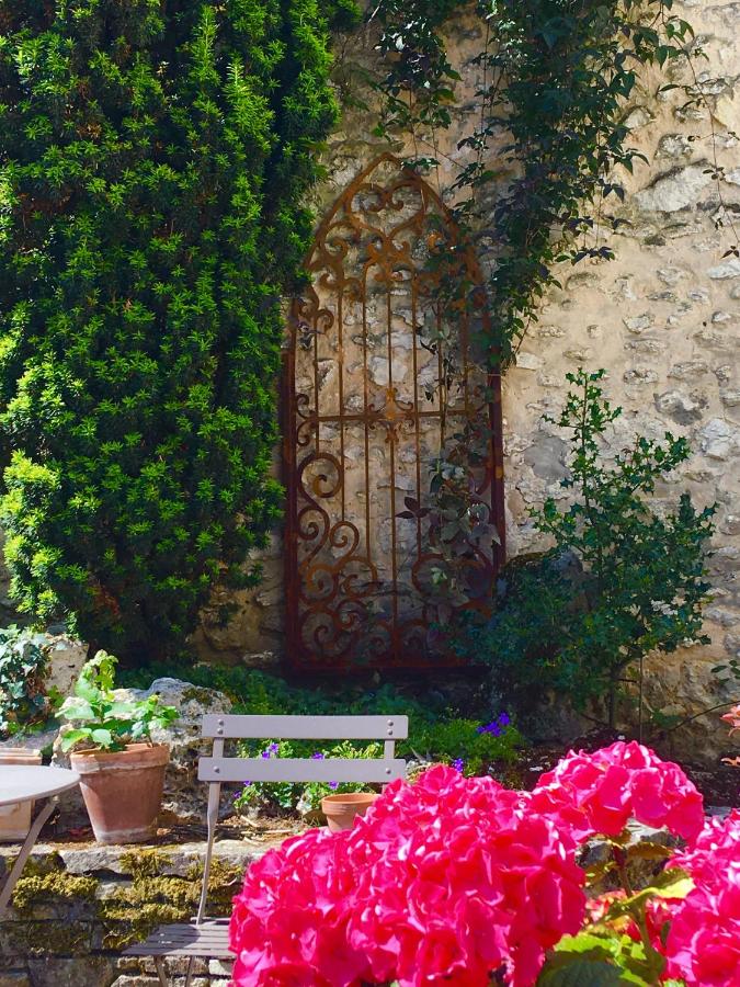 Estudio con vistas al jardín