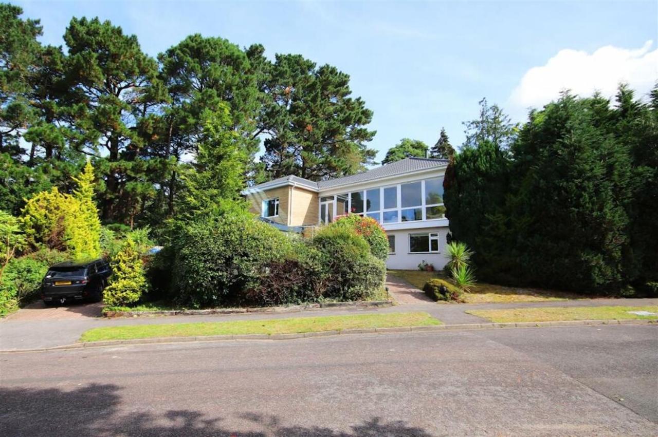 5 Bed House - Pool - Hot Tub - Sauna - Pool Table - Near New Forest and Beach - Sleeps 12 - B&B