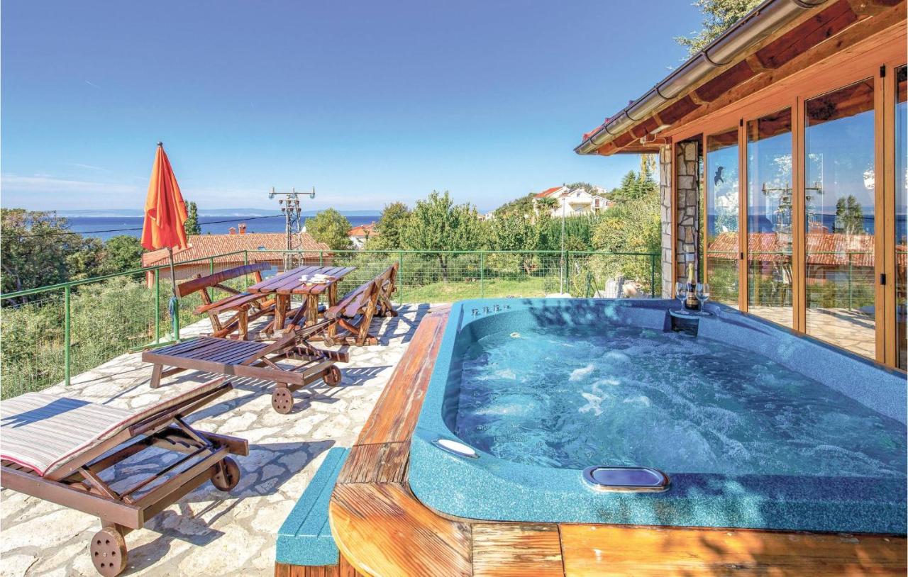 Awesome Apartment In Supetarska Draga - B&B