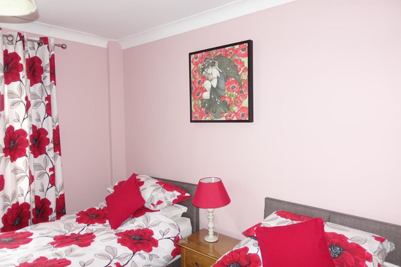 Twin Room with Private Bathroom