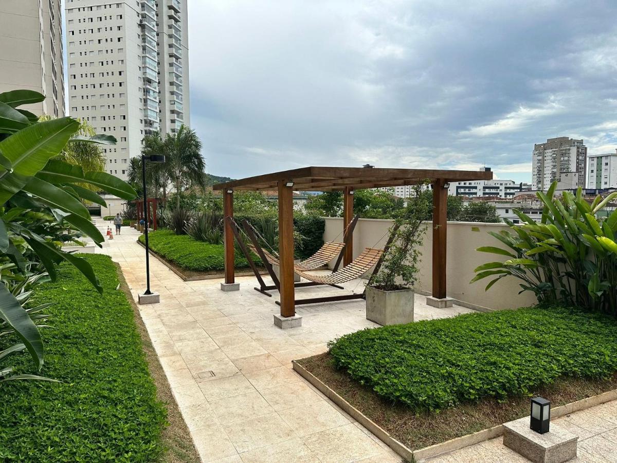2 quartos em Condomínio Resort - Piscinas até com toboagua, academia, playground, quadra de tenis, quadra poliesportiva, bocha e o que mais imaginar - Bed and Breakfast Santos