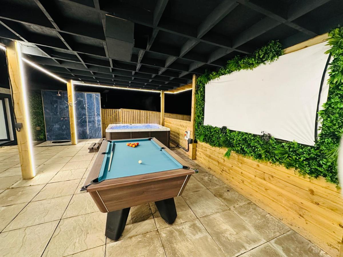 Nether Newton - Sleeps 12, Hottub, Sauna, Private Garden - Chambres d’hôtes Newmilns