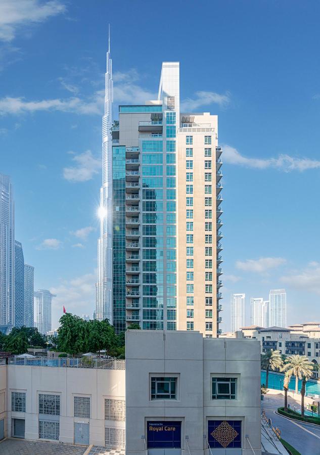 Luxurious Studio with Stunning Burj Khalifa, Pool & Lake Views Steps from Dubai Mall - B&B