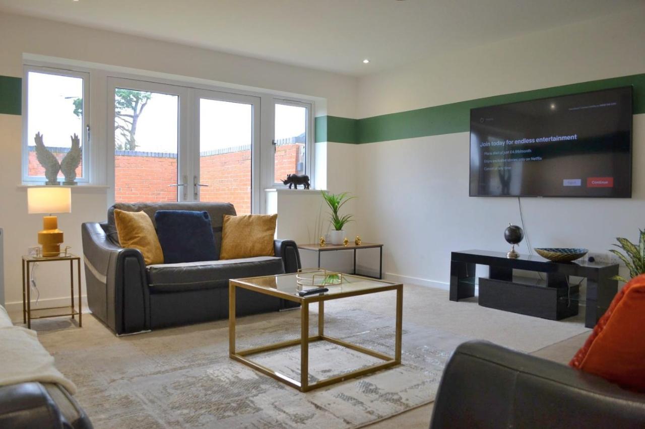 Fort House 6 Large Private Bedrooms with 7 beds, close to NEC, JLR, City Centre - B&B