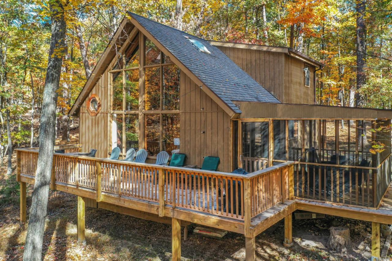 Pet-friendly A-frame W Pool, Golf, & Forest - Bed and Breakfast