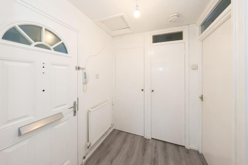 Idyllic Stylish Apartment with Fast Speed Broadband & Free Parking - B&B