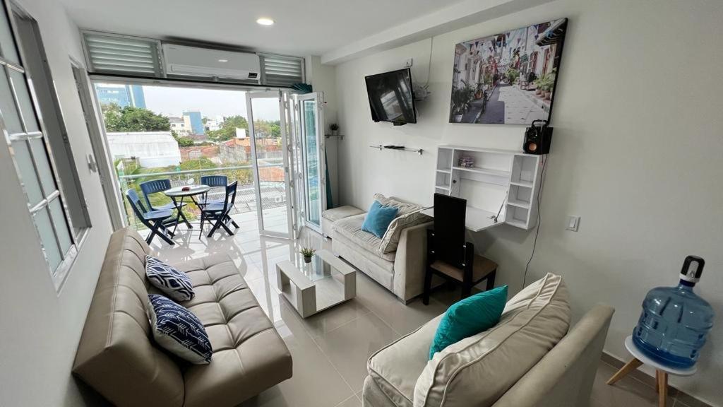 Modern & Charming Apartments, Apartamentos Modernos y Encantadores & Near Major Clinics CQB, Imbanaco, Tequendama, San Fernando - Bed and Breakfast