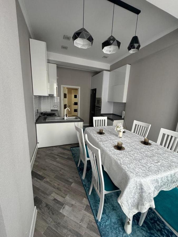 Podium Apartment - Ferienwohnung Bischkek