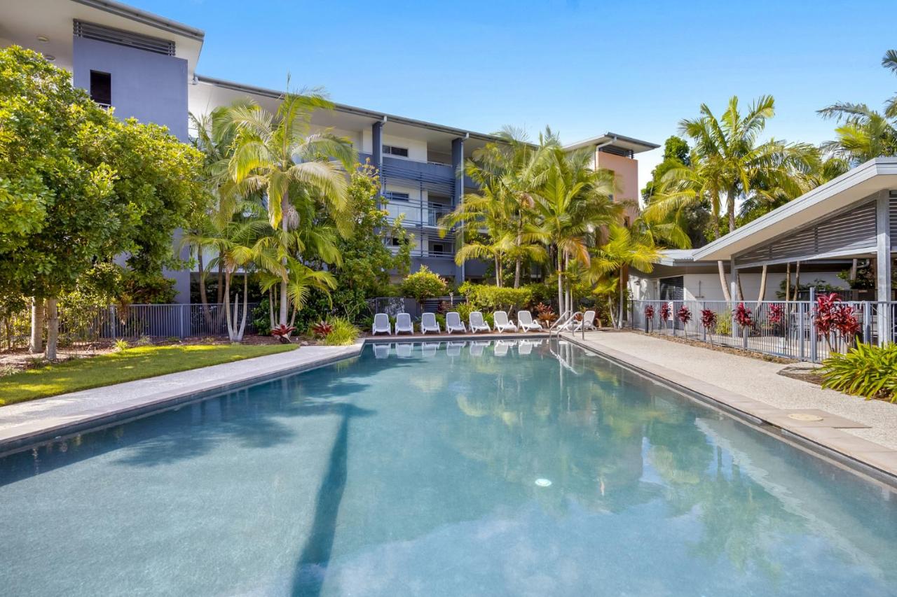 Birtinya 1-Bed with Canal Views and Pool - B&B