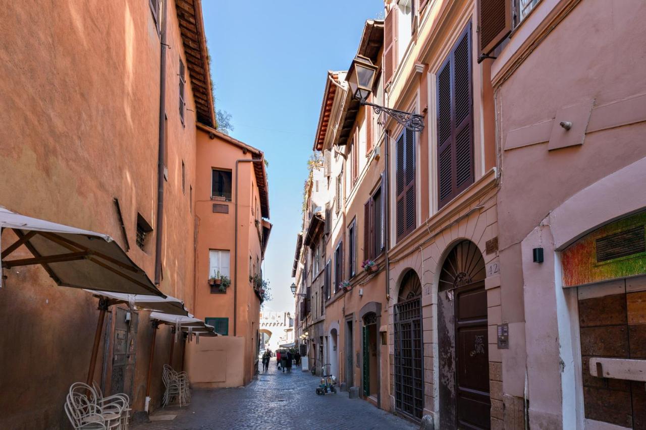 Trastevere house with balcony,quiet NEW - B&B