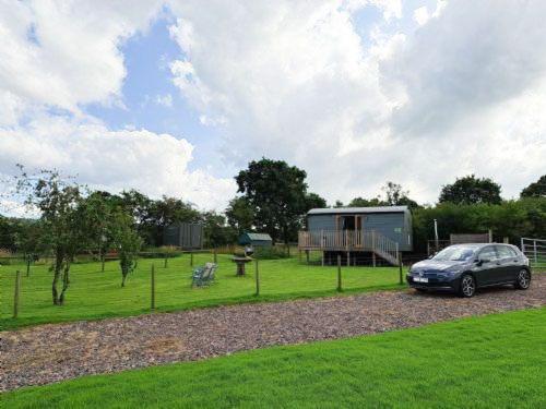 Puddleduck Hut Armathwaite with hot tub and dog agility course, perfect for a romantic break - Chambres d'hôtes Armathwaite