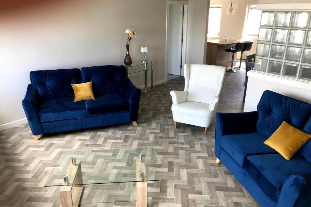 Large Three Bed with Lough Atalia Views - B&B