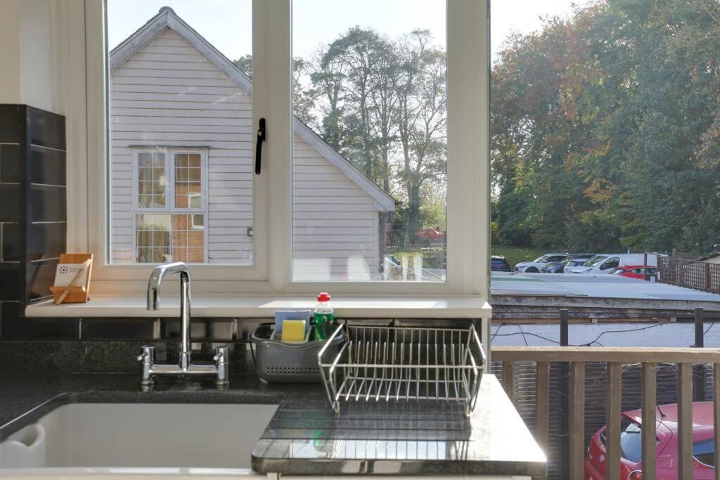 Host My Nest - Historic 1BR 20 Mins to Stansted - Chambres d’hôtes Sawbridgeworth