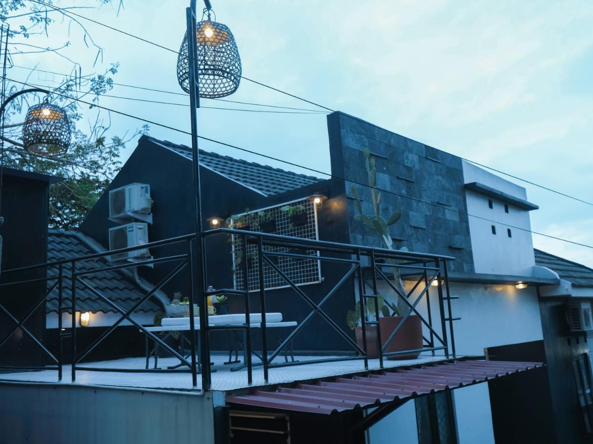 Rumahkedua Guesthouse & BBQ Roofotop - B&B